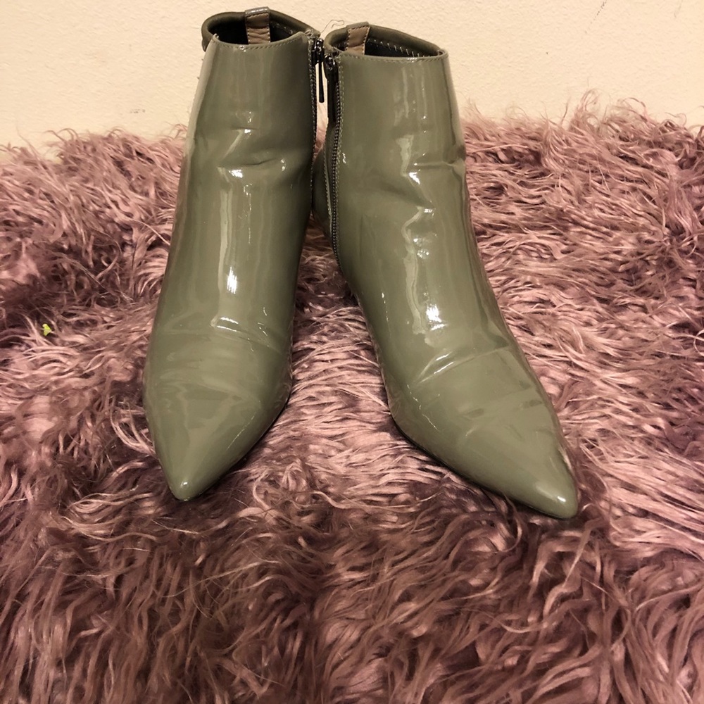 Donald J. Pliner booties leather size 8.5